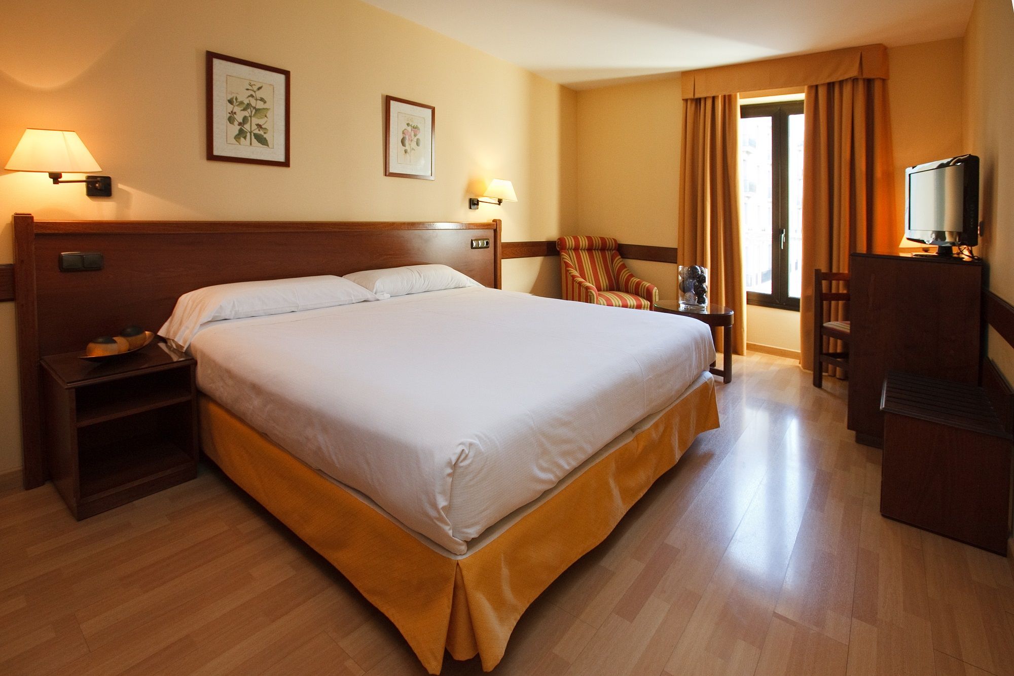 Hotel Oriente ซาราโกซา ภายนอก รูปภาพ
